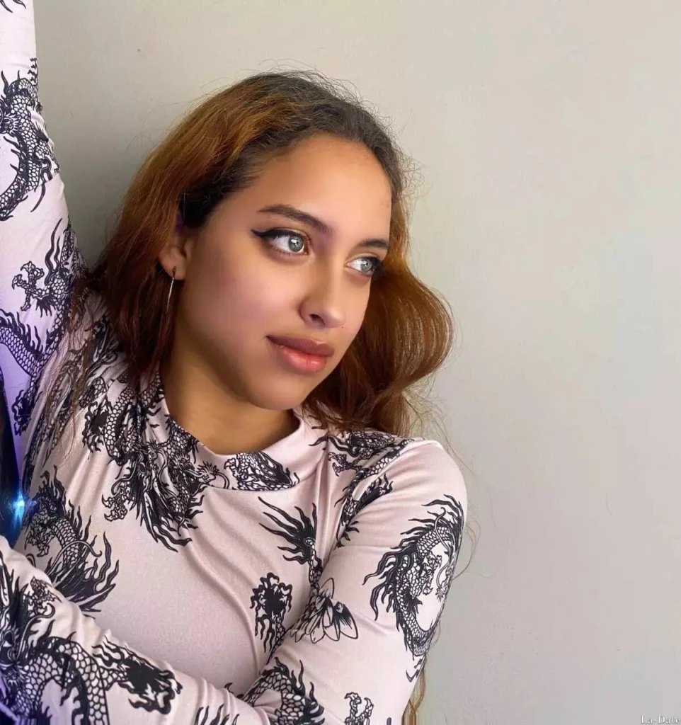 Carmen Profile image 1