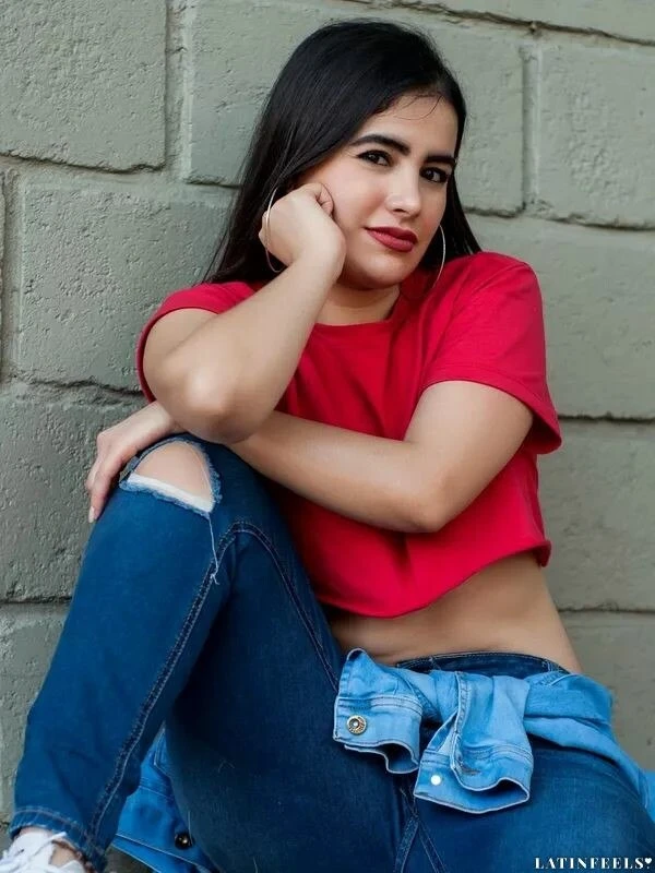 Adriana Profile image 2